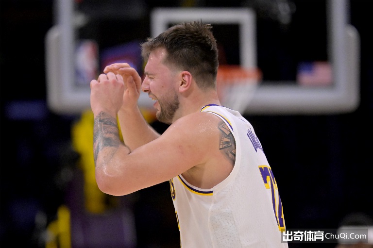 安踏铁粉参,观超级工厂,激动心情溢,千亿体育官网,APP下载,注册领彩金,官方网站,网站入口